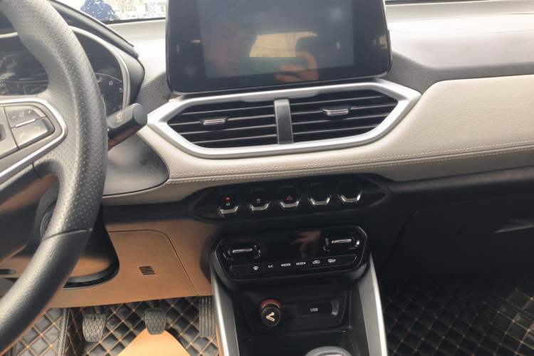 Used Baojun 510 2019 1.5L Manual Enjoyment Model 77kW China VI Emission Standard
