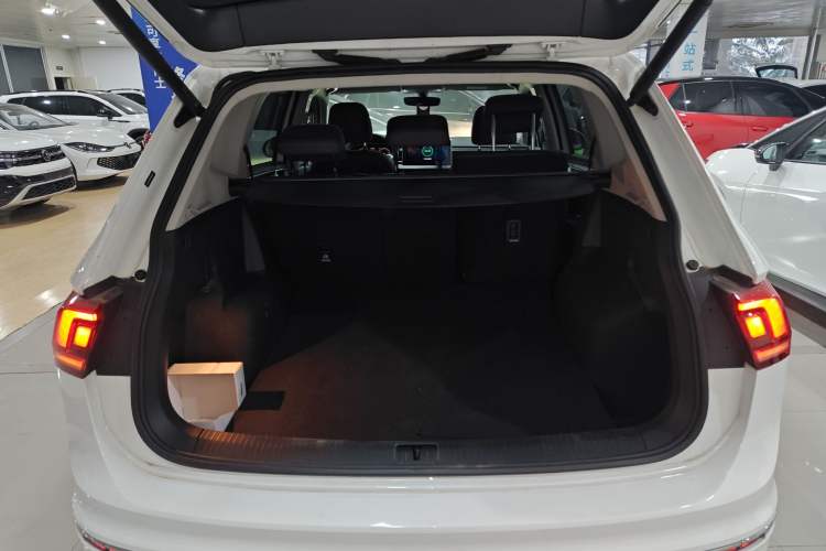 Used Volkswagen Tiguan L 2024 Outstanding Model 330TSI Automatic Two-Wheel Drive R-Line Dragon Glory Edition