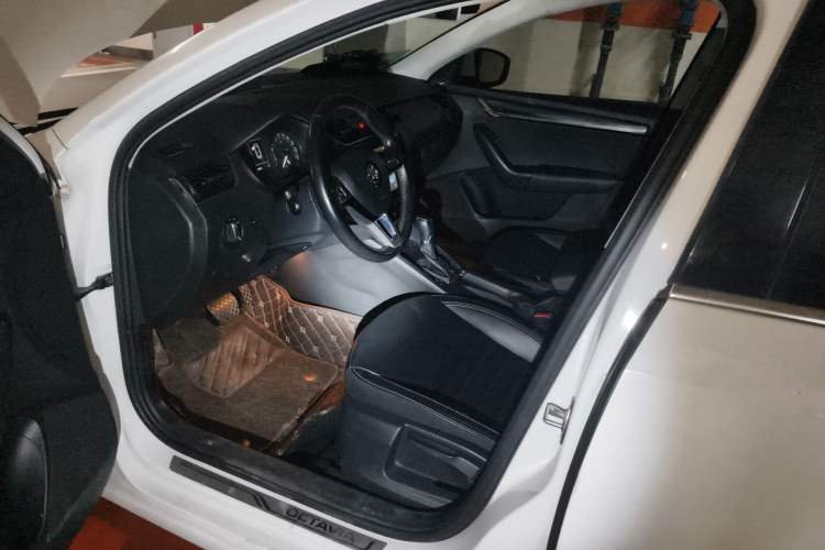 Used Skoda Octavia 2017 1.6L Automatic Smart Drive Edition