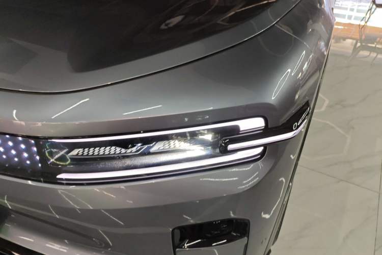 Used  E07 2025 All-Electric 4x4 90kWh Ultra High-Performance Edition
