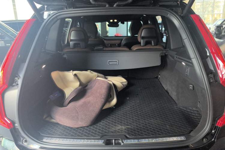 Used Volvo XC90 2024 B5 SmartDrive Luxury Edition 5 Seats