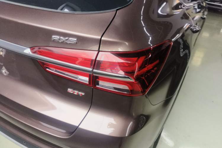 Used Roewe RX5 2016 20T Two-Wheel Drive Automatic Internet Smart Edition
