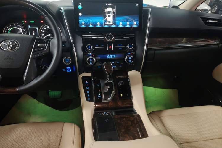 Used Toyota Alphard 2021 Dual-Engine 2.5L Luxury Edition