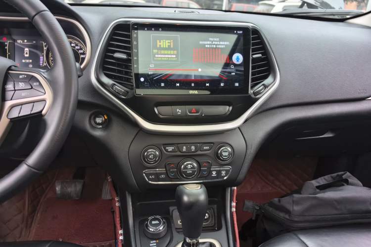 Used  Cherokee 2017 2.4L Professional Edition