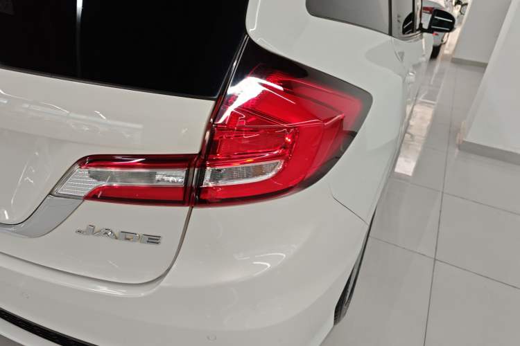 Used Honda Jade 2017 1.8L automatic Comfort version 5 seats
