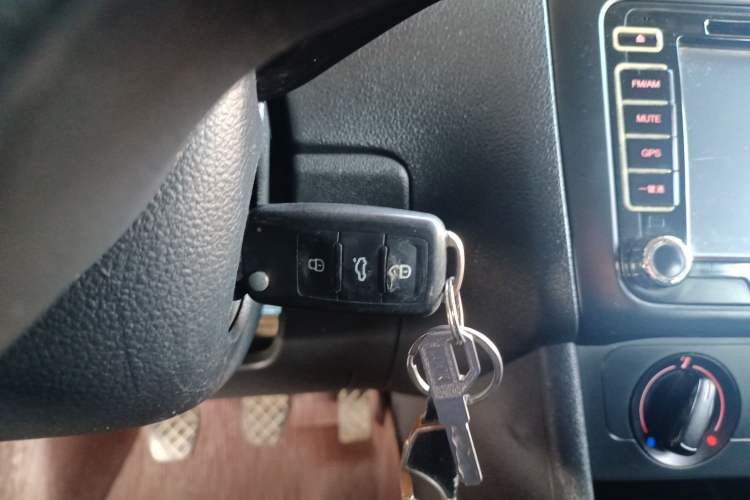 Used Volkswagen Polo 2013 1.4L Manual Fashion Edition