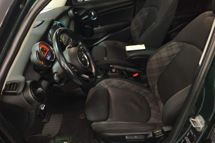 Used  MINI 2016 1.5T COOPER Five-Door Edition
