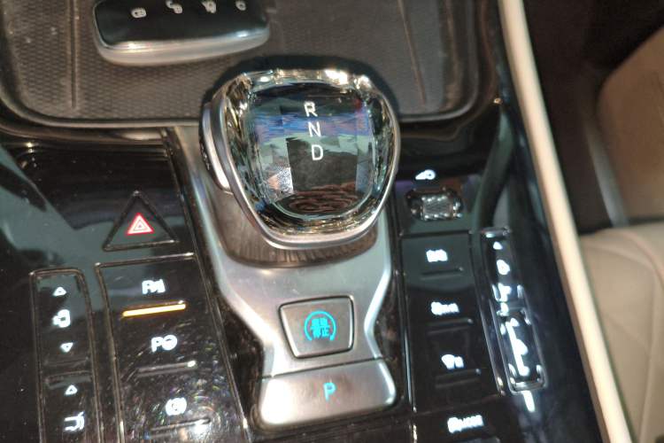 Used Denza D9 2024 DM-i 980 Four-Wheel Drive Flagship Model
