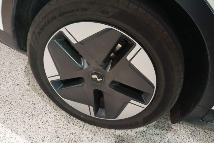 Used ONVO L60 2024 60 kWh Rear-Drive Version