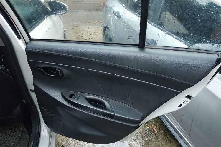 Used Toyota YARiS L 2017 1.5E CVT Dynamic Edition
