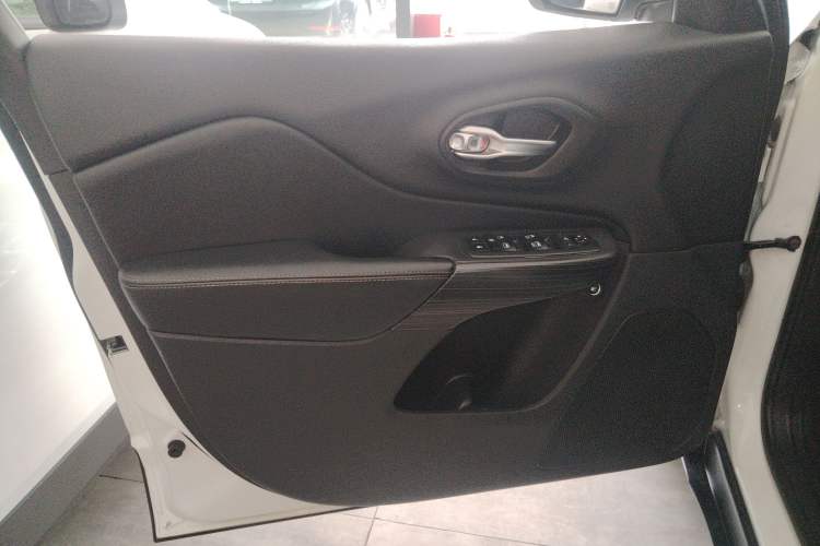 Used  Cherokee 2017 2.0L Superior Edition
