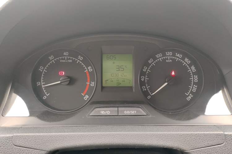 Used Skoda Rapid Spaceback 2014 1.6L Manual Enjoyment Edition
