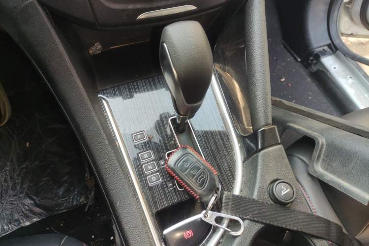 Used Dongfeng Aeolus AX7 2016 2.0L Automatic Zhiyi Trim
