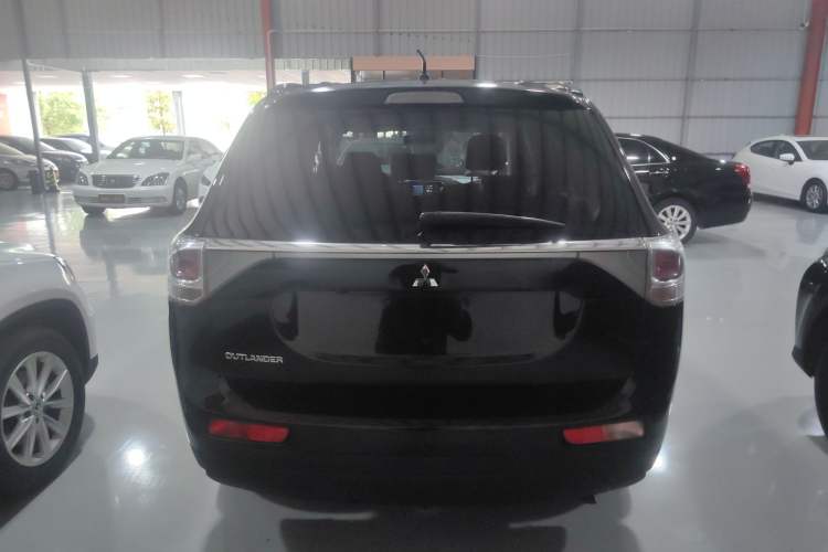 Used Mitsubishi Outlander 2013 2.4L 4x4 Luxury Navigation Edition 5 Seats
