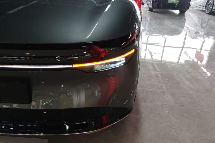 Used Zeekr 7X 2025 100 kWh Long-Range Rear-Wheel Drive with Intelligent Driving Features