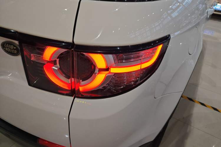 Used Land Rover Discovery Sport 2019 240 PS SE Version China VI Standard
