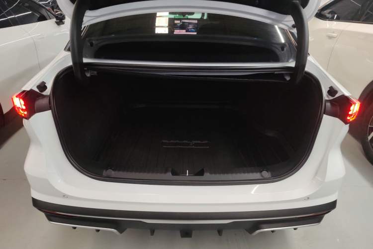 Used  L6 2025 EM-i 140km Explorer+ Edition
