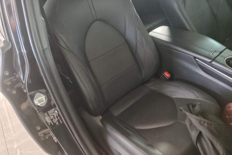 Used Toyota Avalon 2019 2.5L Touring Premium Version China VI Standard
