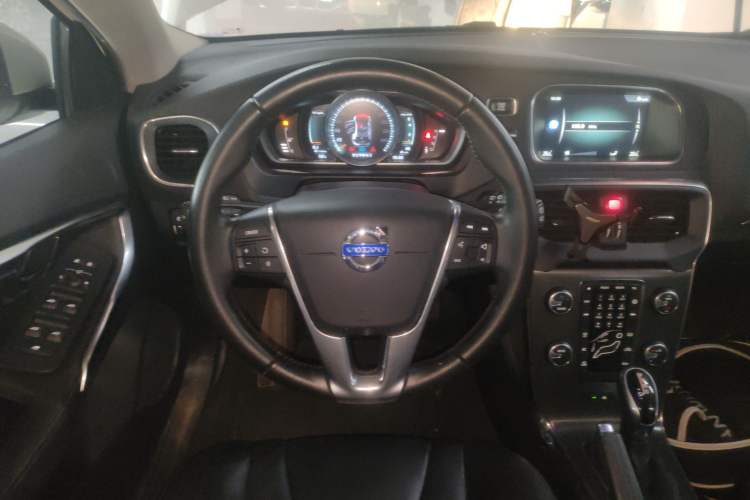 Used Volvo V40 2016 T3 Zhiyi Edition