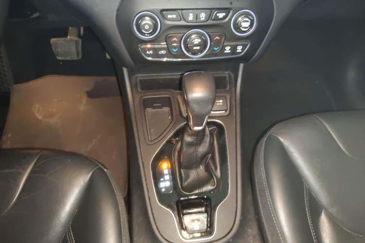 Used Jeep Cherokee 2019 2.0T 2WD Enjoyment Edition China V