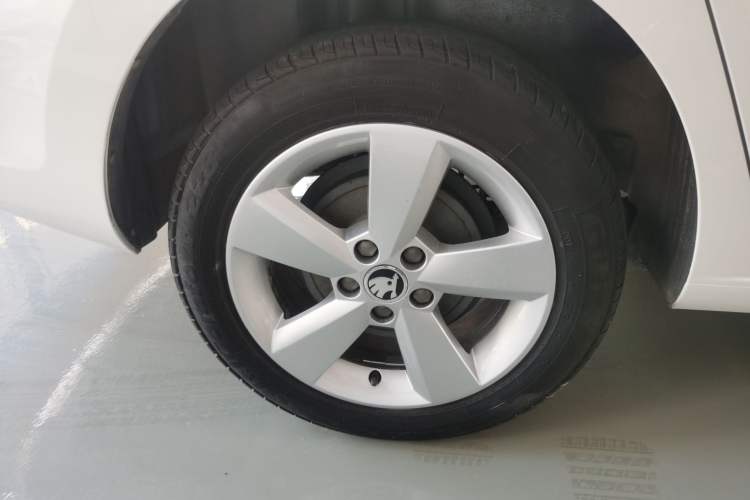 Used Skoda Rapid 2015 1.6L Automatic Smart Selection Model
