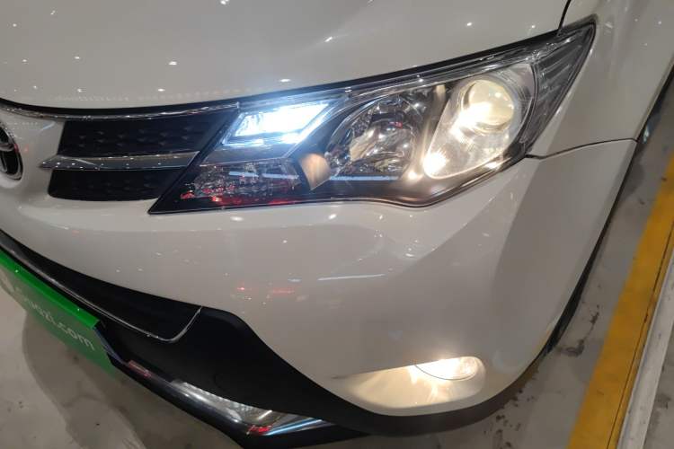 Used Toyota RAV4 2015 2.0L CVT Two-Wheel Drive Fashion Edition