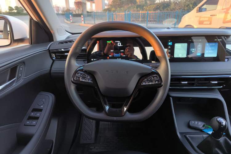 Used Roewe i5 2023 1.5L Manual Comfort Edition
