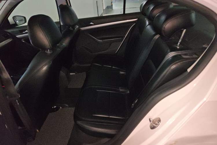 Used Volkswagen Lavida 2015 1.6L Automatic Fashion Edition