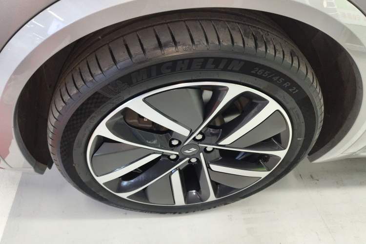 Used Li Auto L9 2022 Max model
