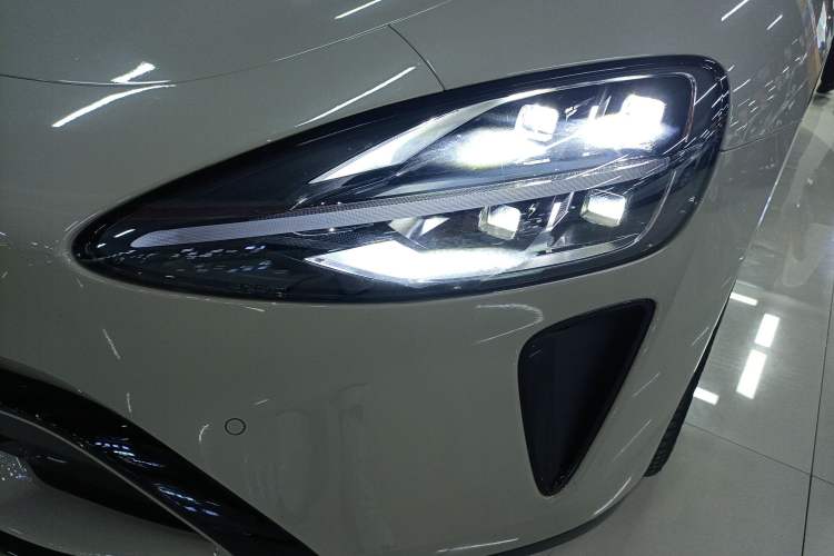 Used  SU7 2024 Rear-Drive Ultra-Long Range Advanced Pro-Level Intelligent Driving Version
