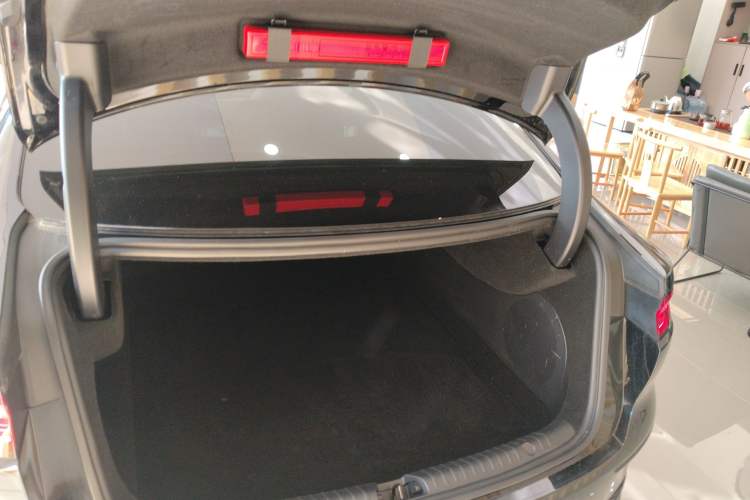 Used BYD Han 2025 EV with 701 km of Laser Radar-Enabled Intelligent Driving
