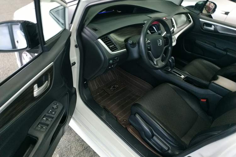 Used Honda Jade 2017 1.8L automatic Comfort version 5 seats