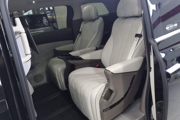 Used Denza D9 2022 DM-i 970 Four-Wheel Drive Flagship Model