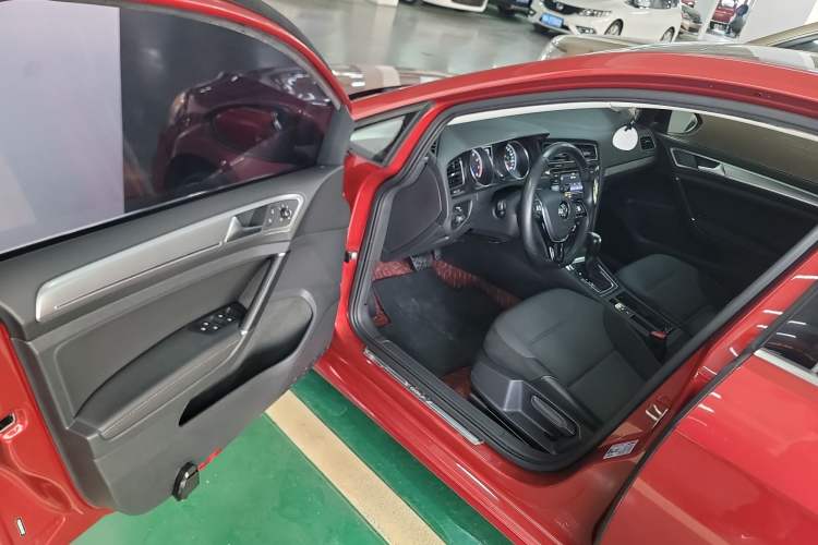 Used Volkswagen Golf 2018 230TSI Automatic Comfort Model