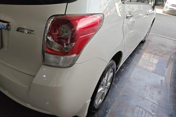 Used Toyota Verso 2014 Starlight 180E CVT Elite Edition
