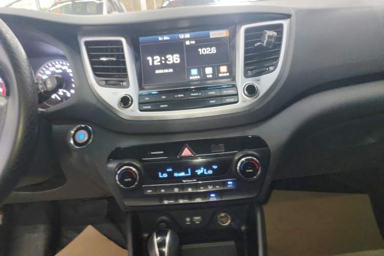 Used Hyundai Tucson 2015 1.6T Dual-Clutch Two-Wheel-Drive Smart Model
