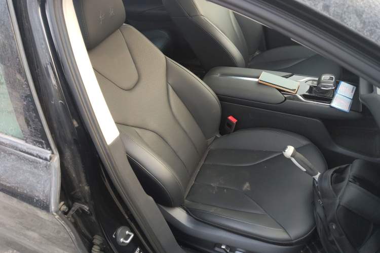 Used Hongqi E-QM5 2022 431 km Charge & Enjoy Edition