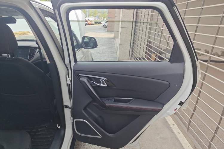 Used FAW Senya R7 2017 1.6L Manual Luxury Model
