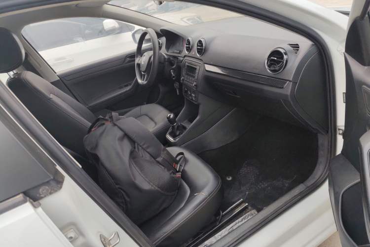 Used Volkswagen Jetta 2017 1.5L Manual Fashion Edition
