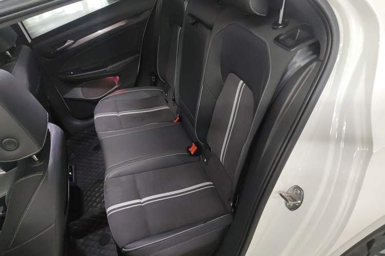 Used Volkswagen Golf 2023 Facelift 280TSI DSG R-Line Lite
