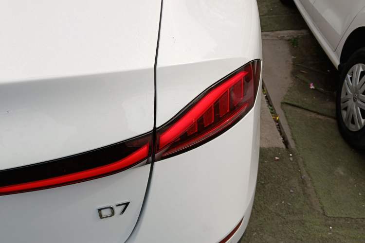 Used Roewe D7 2023 DMH 125km Excellence Edition
