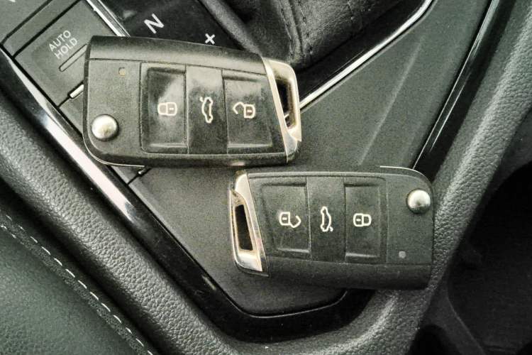 Used Volkswagen Tiguan L 2017 330TSI Automatic Two-Wheel Drive Luxury Edition
