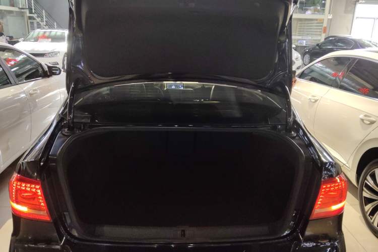 Used Volkswagen Magotan 2013 1.8TSI Premier Model
