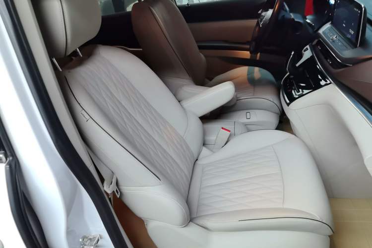 Used Buick GL8 2021 Land Cruiser Executive Class 652T Luxury Model