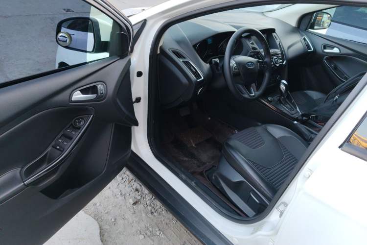 Used Ford Focus 2018 Hatchback Classic 1.6L Automatic Trendy SmartDrive Edition