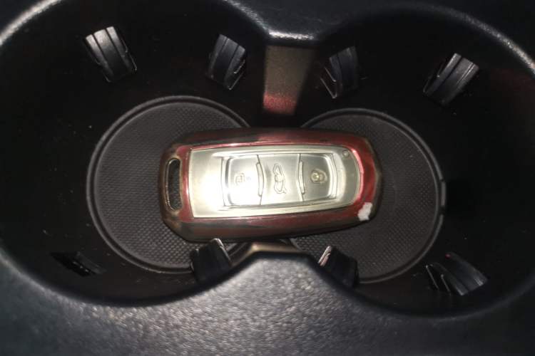 Used Geely Auto Emgrand X7 Sport 2018 1.8TD Automatic Two-Wheel Drive Smart Connect 4G Internet Edition
