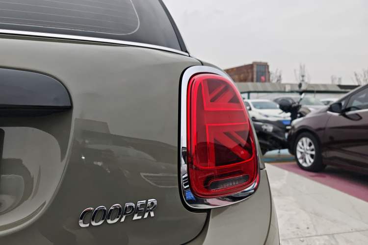 Used  MINI 2019 1.5T COOPER Classic Edition
