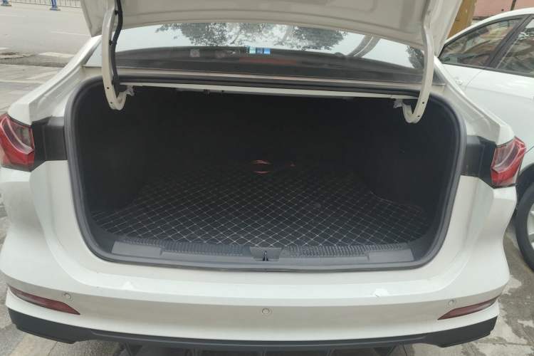 Used Roewe i5 2023 1.5L Manual Comfort Edition
