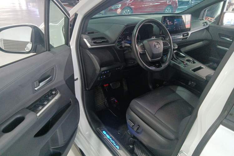Used Toyota Sienna 2021 2.5L Hybrid Ultimate Edition
