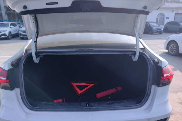 Used Roewe i5 2021 1.5L CVT Platinum Edition
